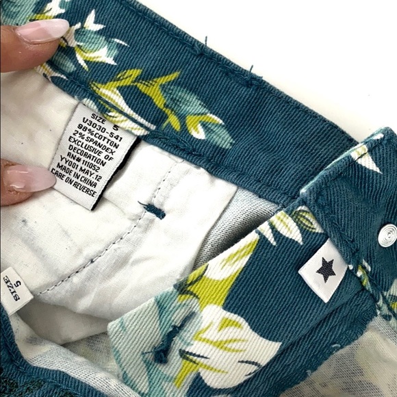 Vanilla Star floral distressed short - Picture 5 of 9